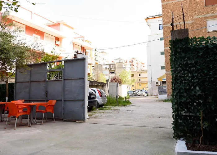 ホームステイ Mezani Vlorë