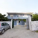 Проживание в семье Mezani
